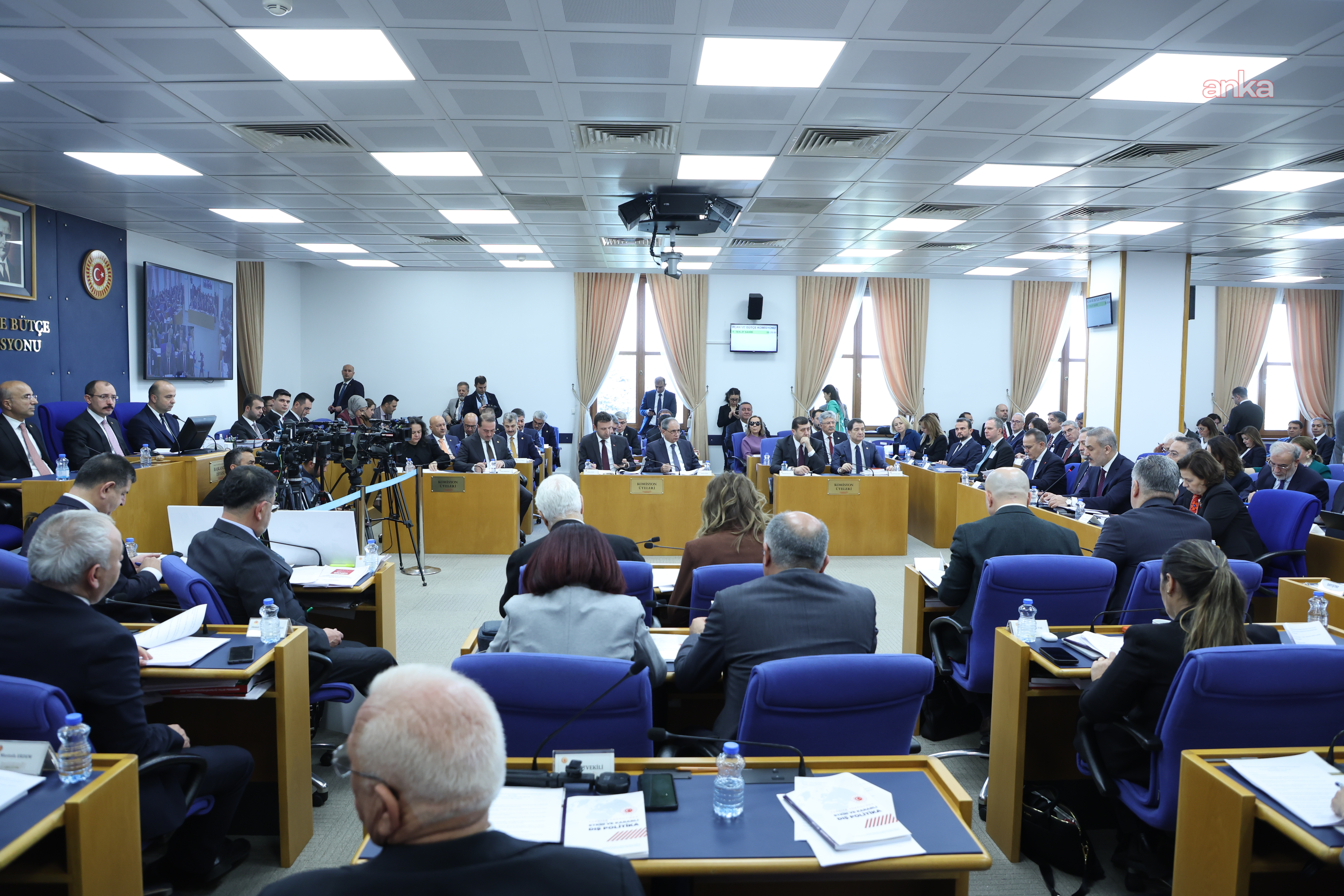 2026 bütçesi Plan ve Bütçe Komisyonu'nda... Akça: Artık 90'ların çizgi filmleri yeni çetelere isim vermek için yetmiyor