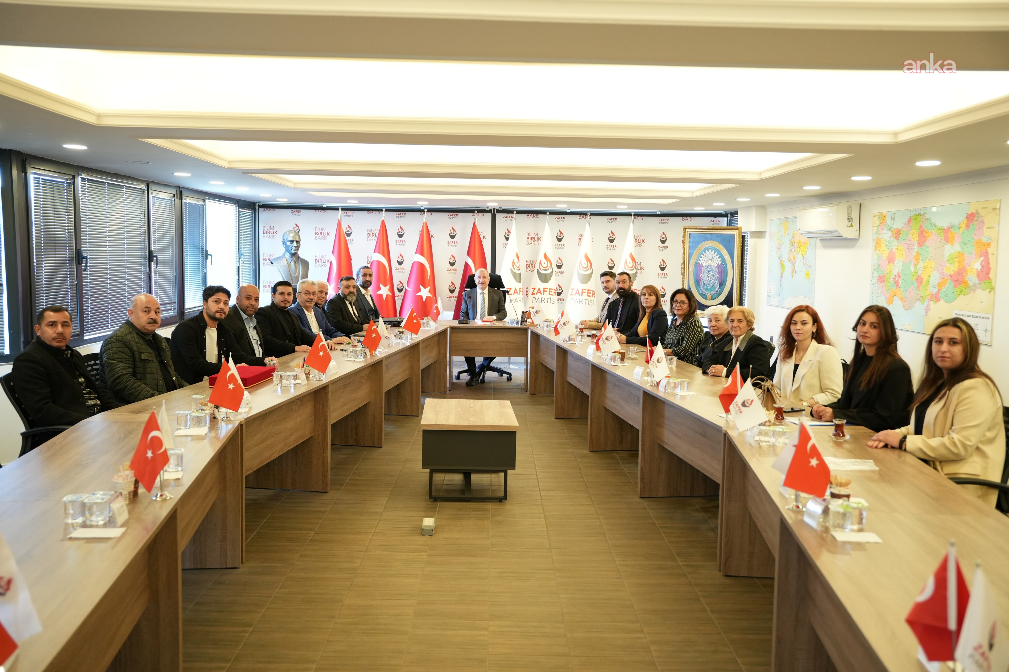 Alevi dernekleri Zafer Partisi Genel Başkanı Ümit Özdağ'ı ziyaret etti