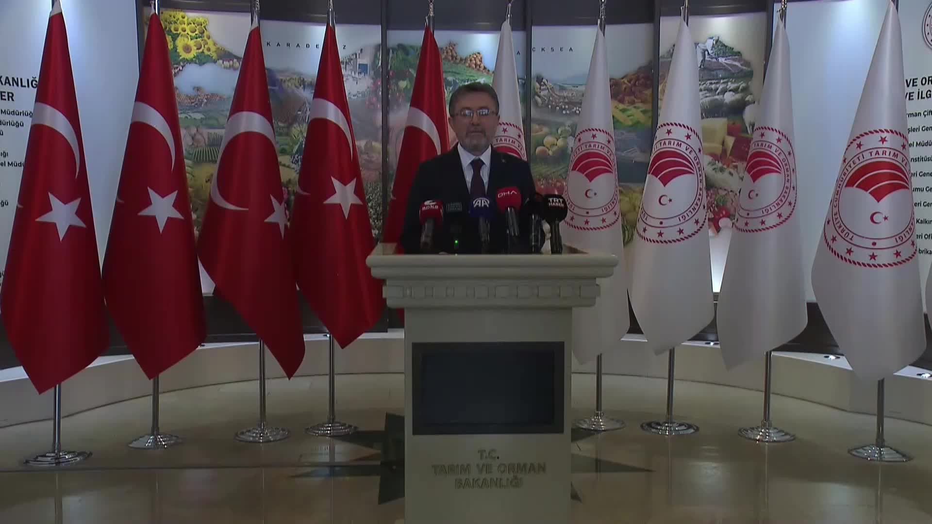 Bakan Yumaklı: "Sokak lezzetleri satış yerlerini mercek altına alıyoruz, hayvansal gıda satış noktalarında, toplu tüketim yerlerinde kapsamlı denetimlere başladık"