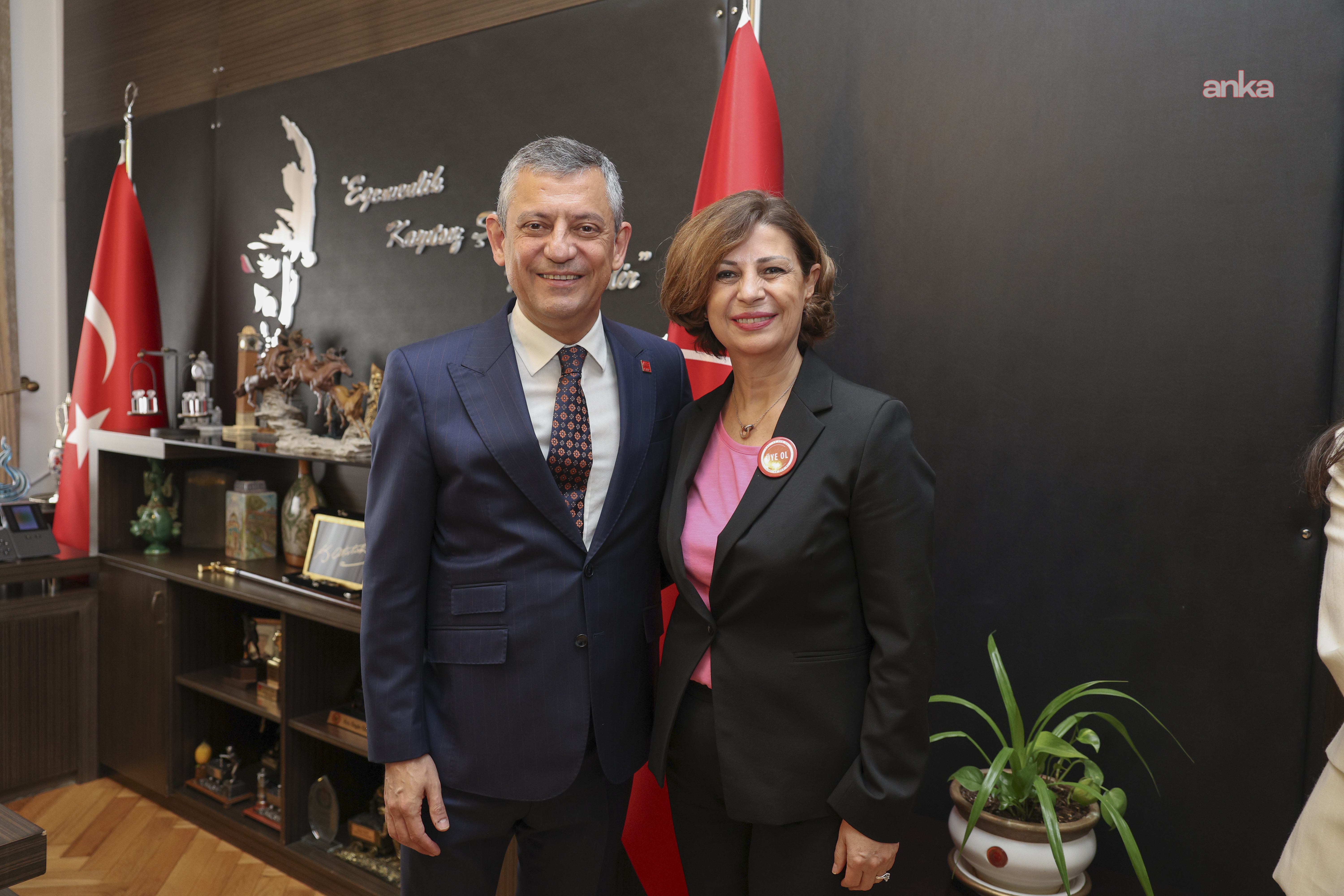 Eskişehir Büyükşehir Belediye Başkanı Ünlüce, Özgür Özel'i ziyaret etti
