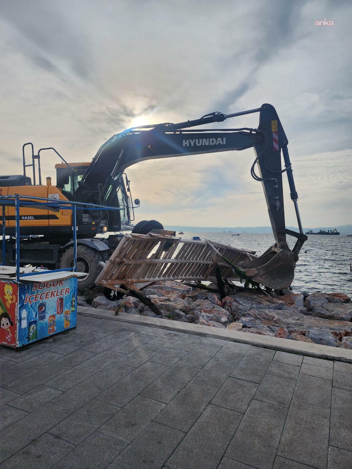 İzmir Karşıyaka’da kaçak iskeleler yıkılıyor