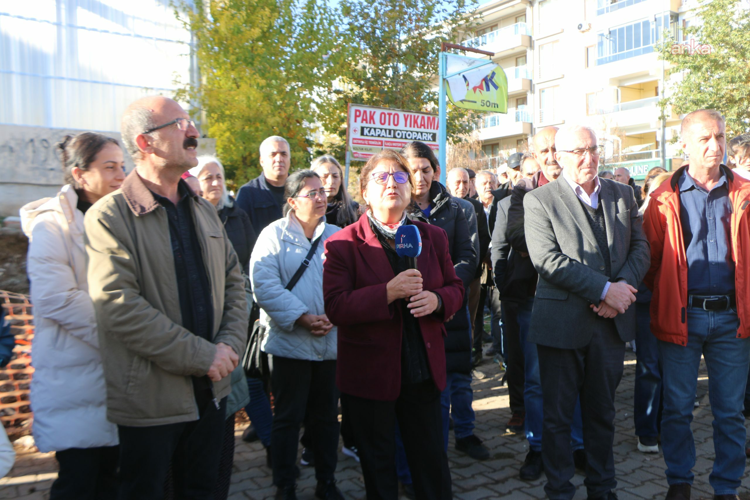 Tunceli'de mahalle sakinlerinin baz istasyonu tepkisi devam ediyor