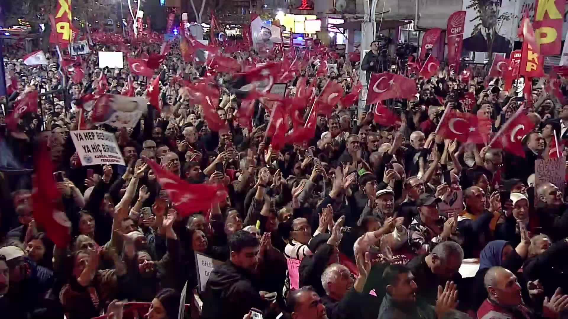 CHP'nin Sultangazi mitingi... Özgür Özel: AK Parti'nin kara düzenini yıkacağız, yerine hakça bir düzen çok yakında gelecek