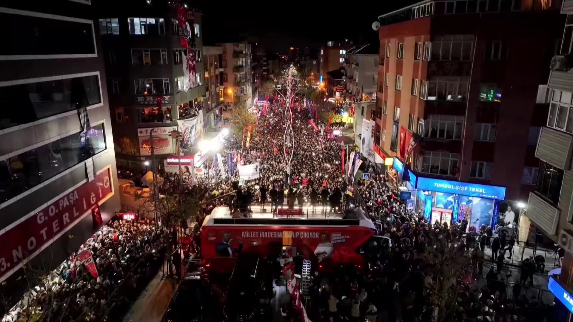 CHP'nin Sultangazi mitingi... CHP lideri Özel'den sürece ilişkin açıklama: Bir tarafta zulüm, bir tarafta barış olmaz