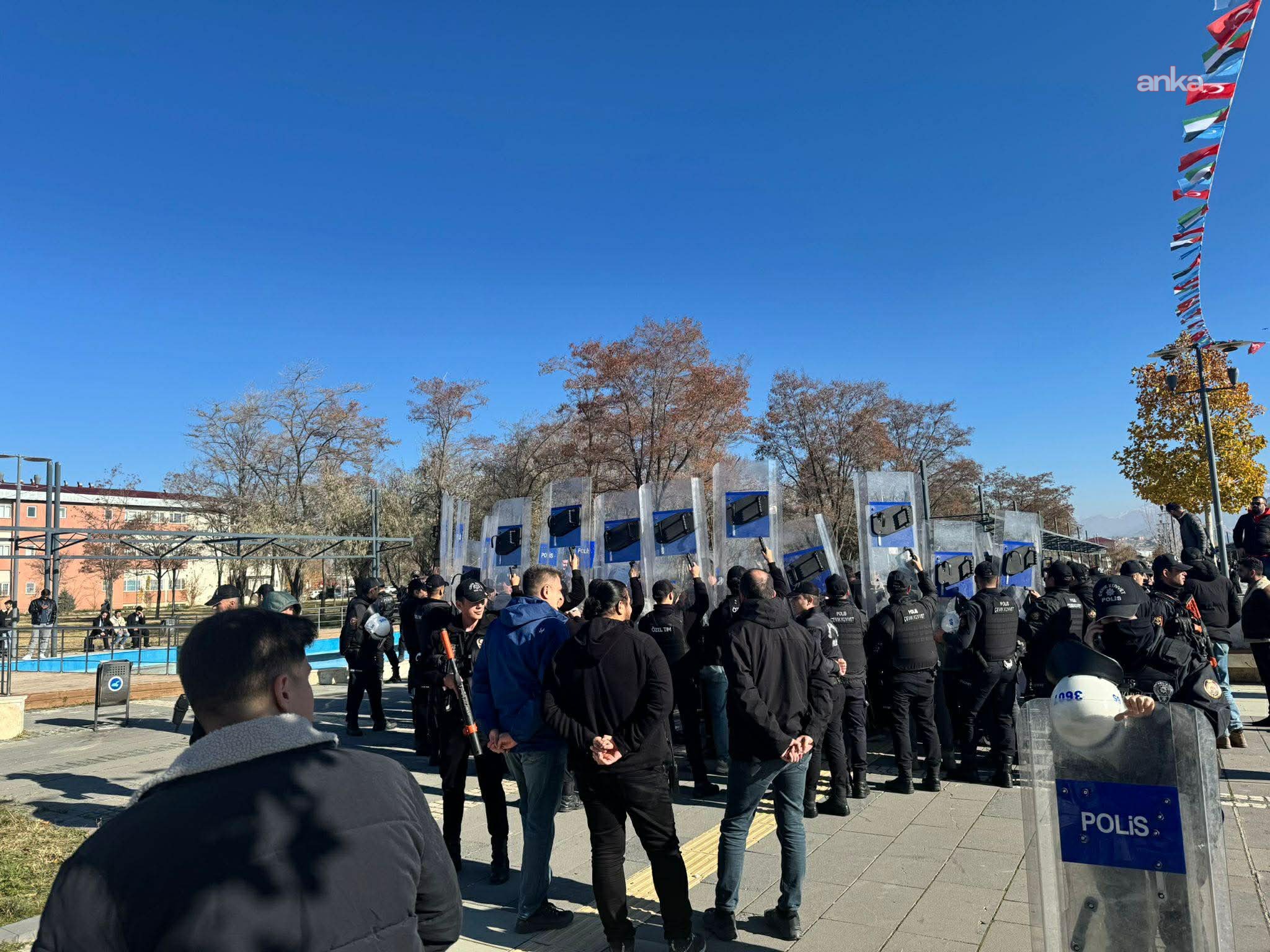Van'da gözaltına alınan 20 öğrenci serbest