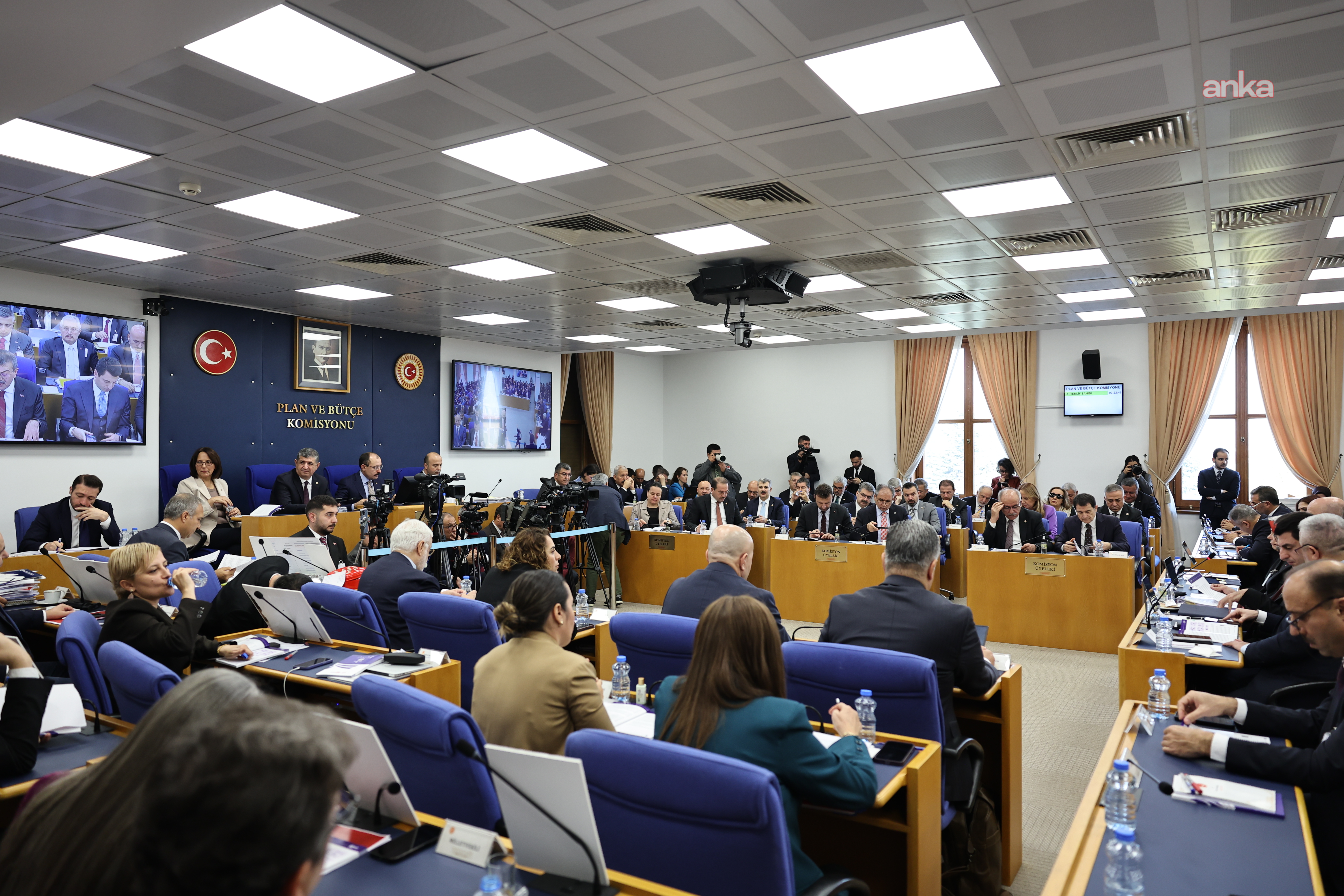 2026 bütçesi Plan ve Bütçe Komisyonu'nda... Perihan Koca: "Yoksul işçinin 10 yaşında çocuğu ölümle burun buruna MESEM’lere gitsin, Bakan çocukları özel okula gitsin. Yok öyle yağma"