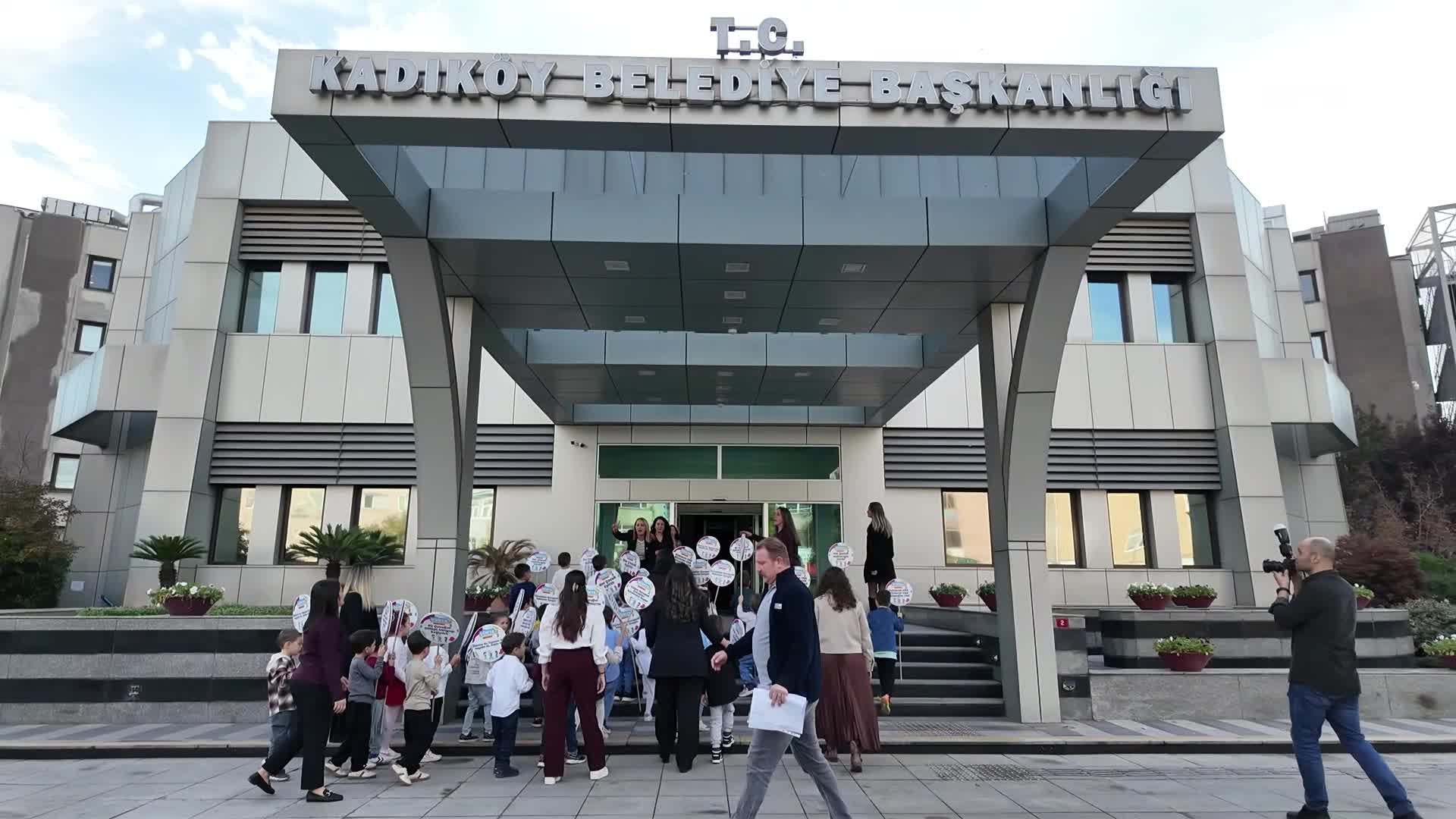 Kadıköylü kreş öğrencileri, haklarını hatırlattı: “Çocukları koruyun, haklarını tanıyın”