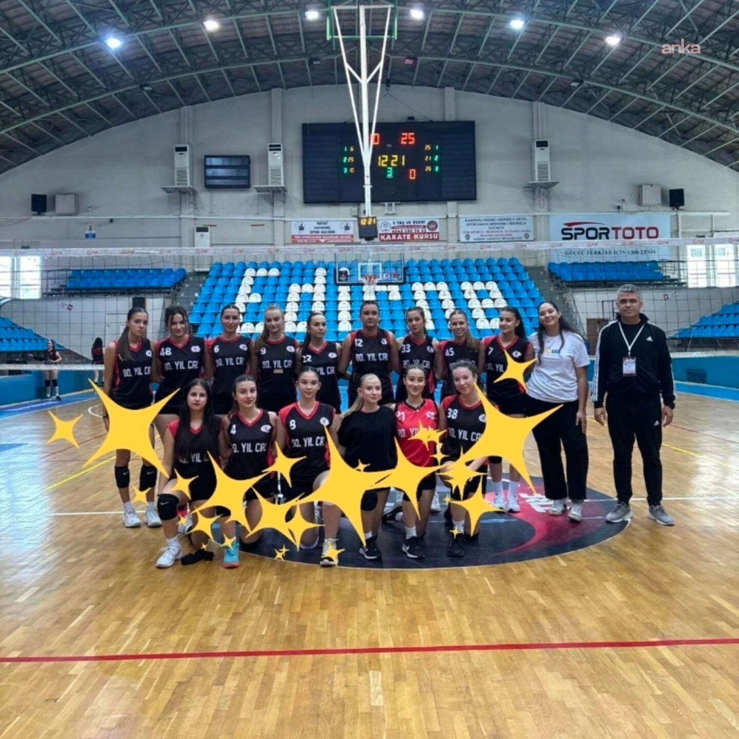 Edirne'de kız voleybol takımı öğrencilerinin fotoğrafının sansürlenmesine tepki