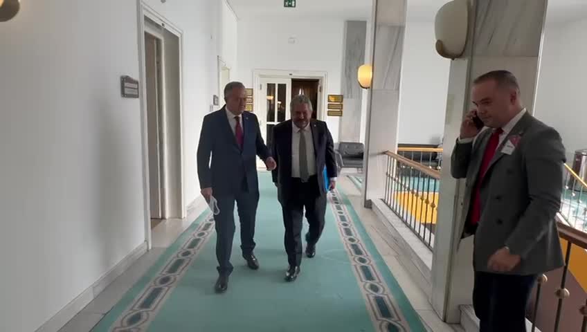 TBMM'de AK Parti-MHP görüşmesi... MHP'li Yıldız ve Akçay, AK Parti Grup Başkanı Abdullah Güler'i ziyaret etti, toplantıya Efkan Ala da katıldı
