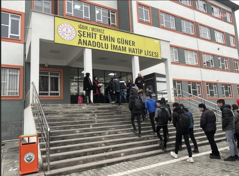 Iğdır'da imam hatip lisesinde bir öğrenci arkadaşını bıçakladı