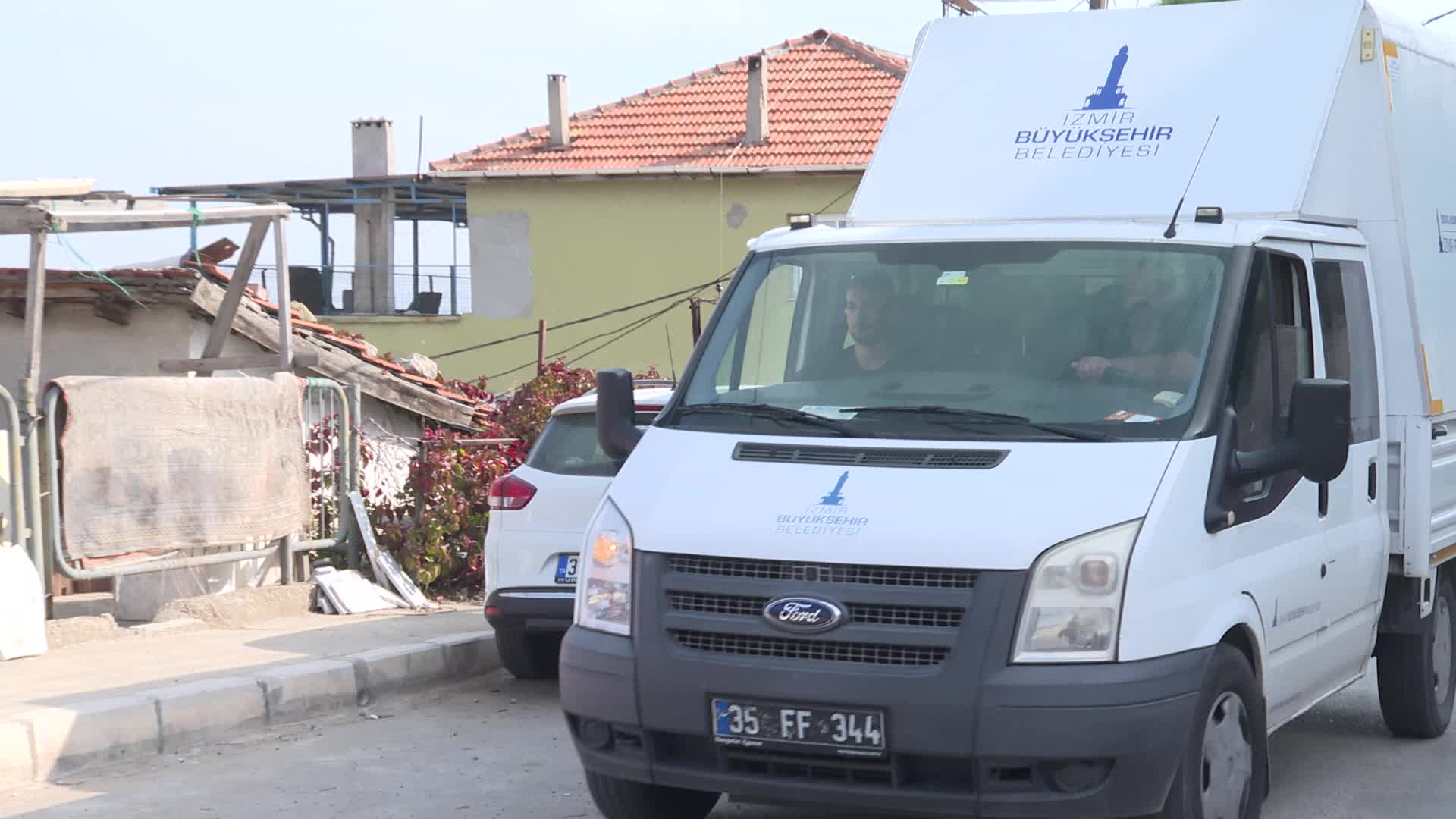 İzmir Büyükşehir Belediyesi’nden ihtiyaç sahibi yurttaşlara medikal destek