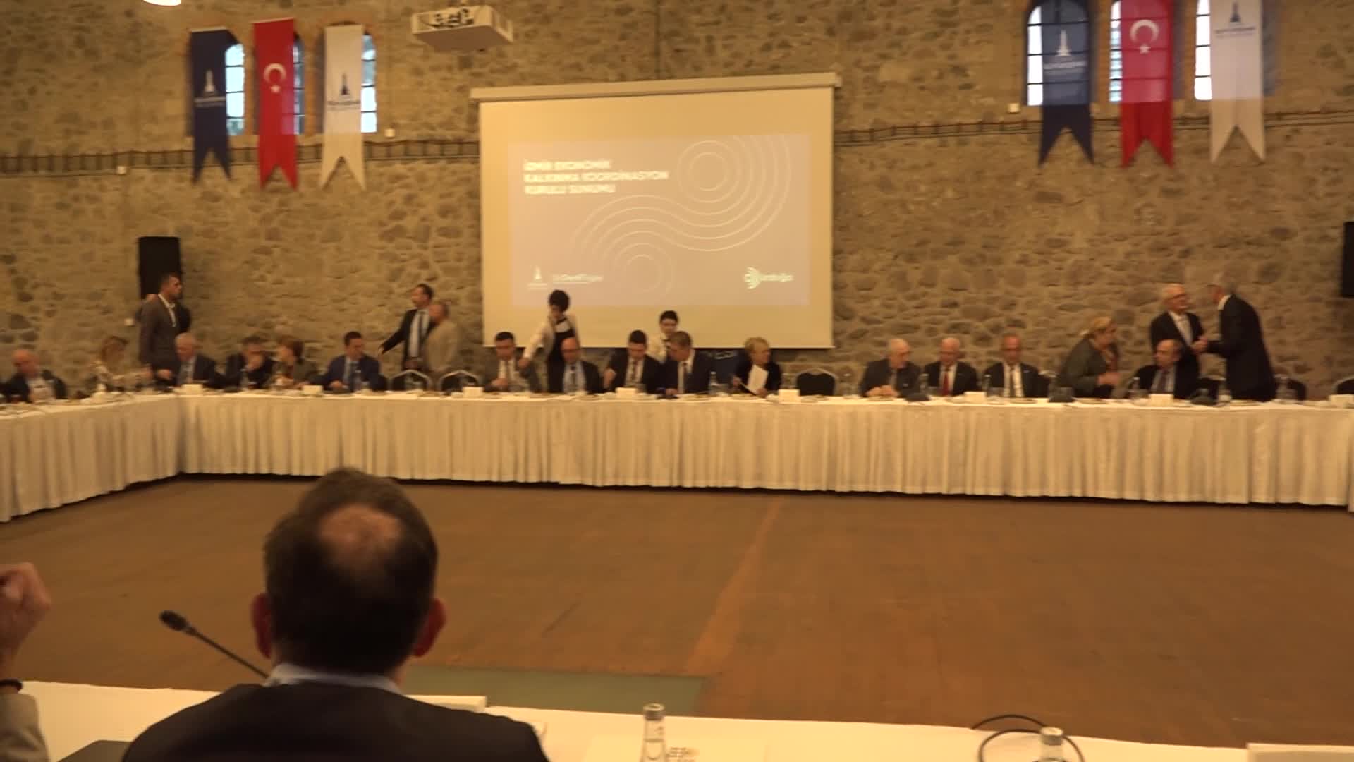 İzmir Büyükşehir Belediye Başkanı Tugay: "Kaynaklarımızı öncelikli olarak altyapı projelerine, çöp bertaraf tesislerine ayıracağız"