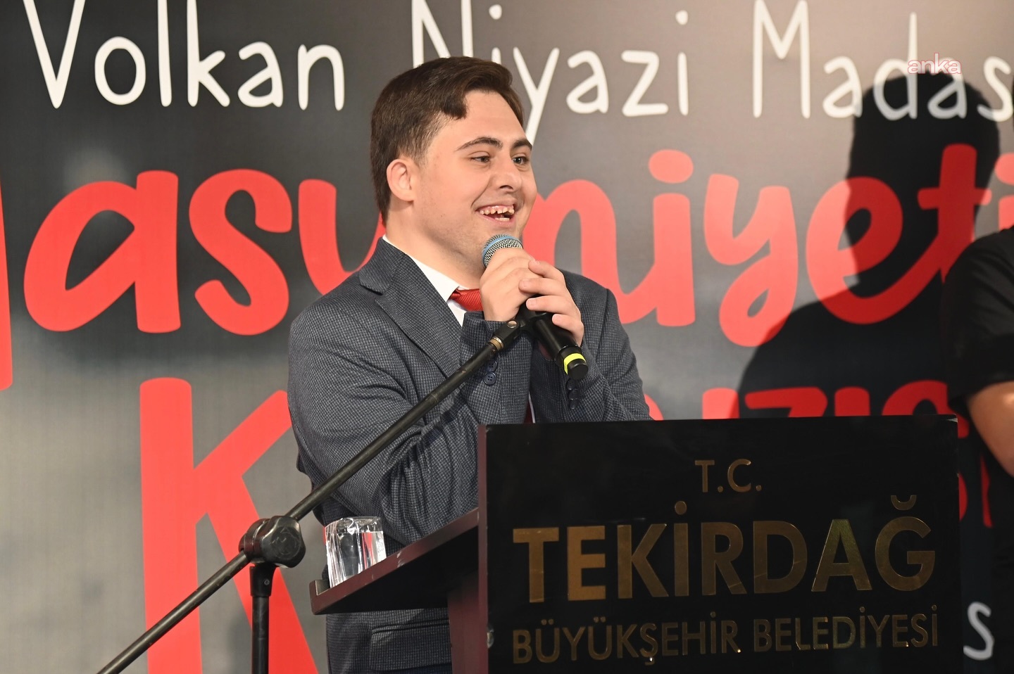 Tekirdağ Büyükşehir Belediyesi, "Masumiyetin Kırmızısı" resim sergisine ev sahipliği yapıyor