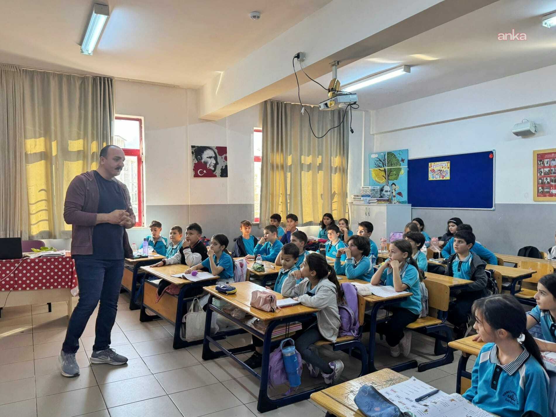 Konyaaltı Belediye Başkanı Kotan'dan ilkokul öğrencilerine sürpriz ziyaret