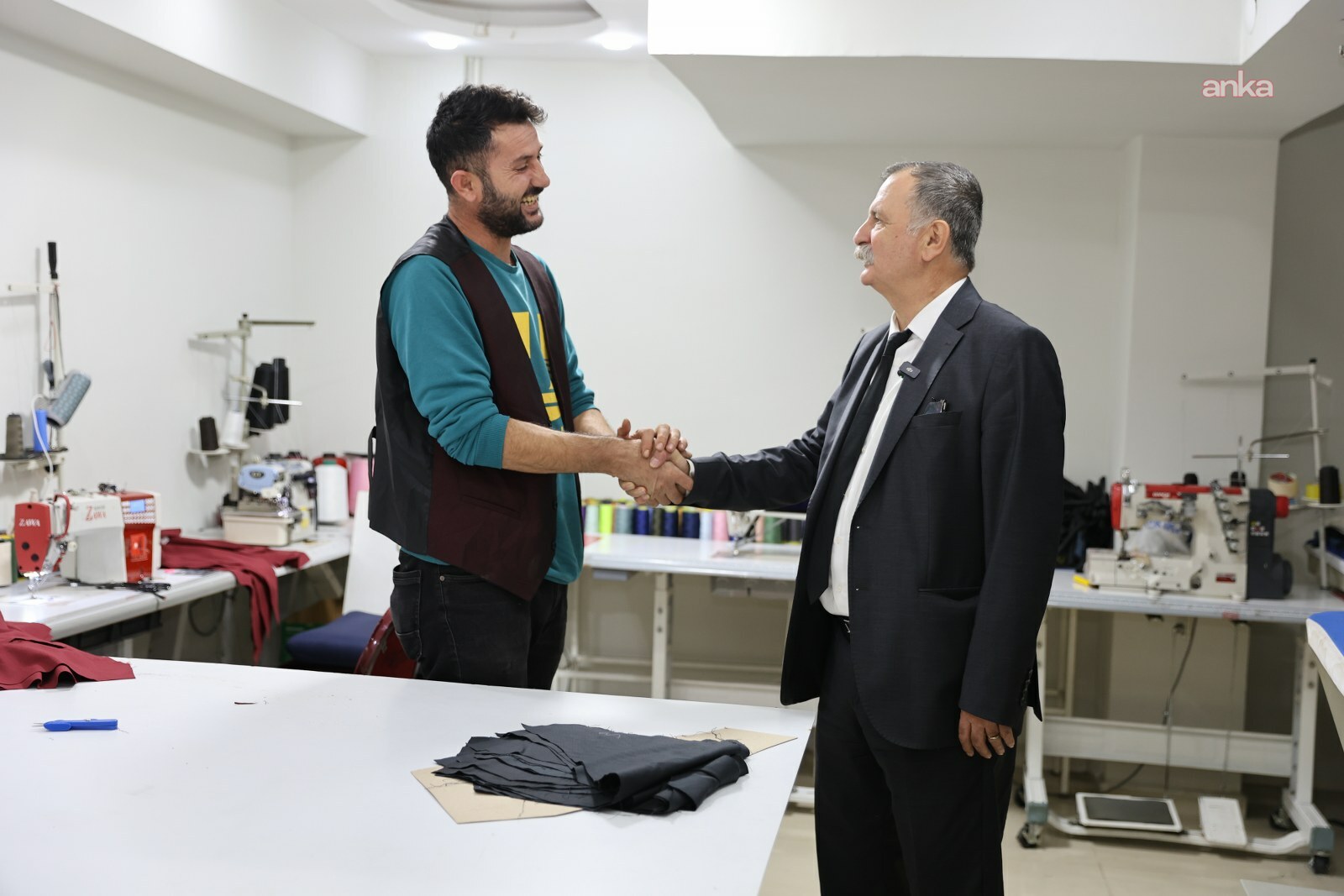 Yunusemre Belediye Başkanı Balaban, esnafla bir araya gelmeye devam ediyor
