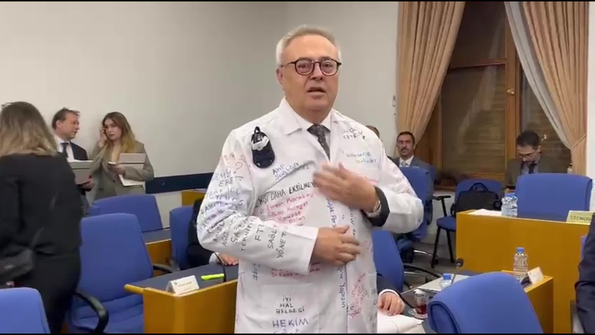 2026 bütçesi Plan ve Bütçe Komisyonu'nda... CHP'li Karaoba: Bu ülkede hastanesi, oteli olan insanları bakan yaparsanız gelinecek nokta budur