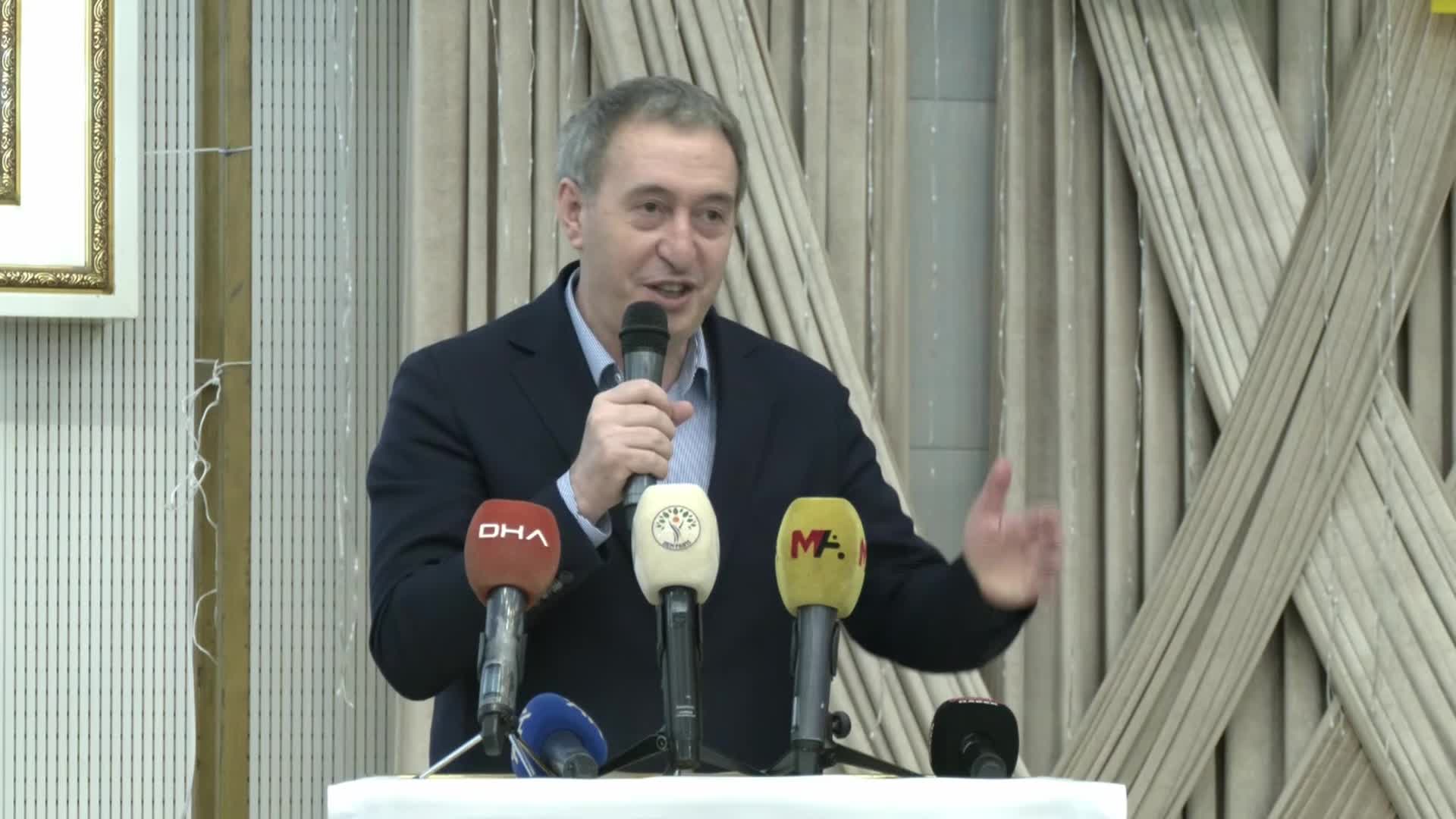 Tuncer Bakırhan: “Bu mesele çözülürse en önemlisi annelerin gözyaşı duracak. Sırtımızda tabut yerine belki demokrasi büyüterek yürüyeceğiz”