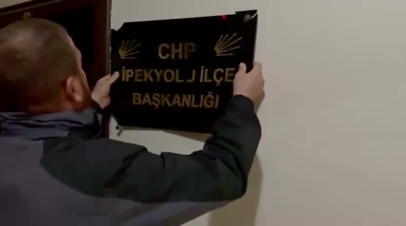 Deniz Yücel: Van İpekyolu İlçe Başkanlığımıza yapılan saldırıyı kınıyoruz