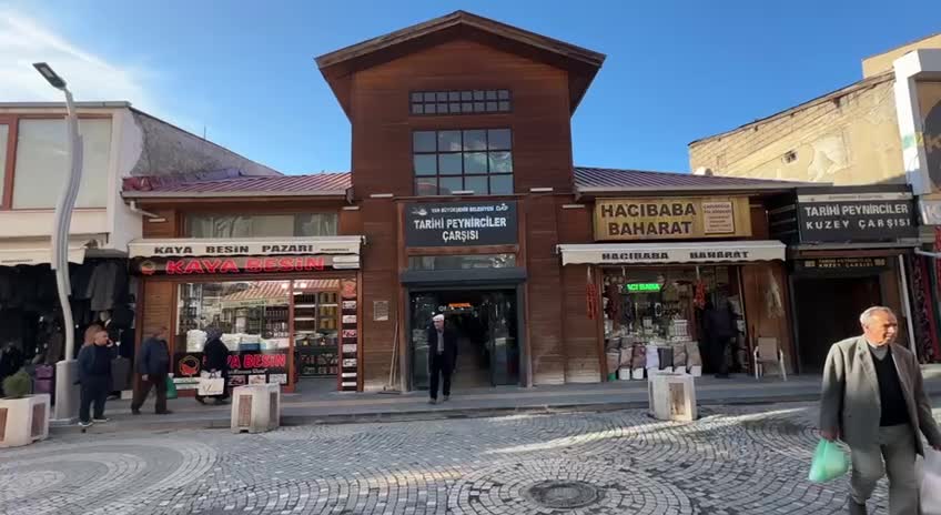 Van’da otlu peynir üretimi düşüyor: “Eskiden fakirlerin sofrasında peynir vardı; şimdi lüks"