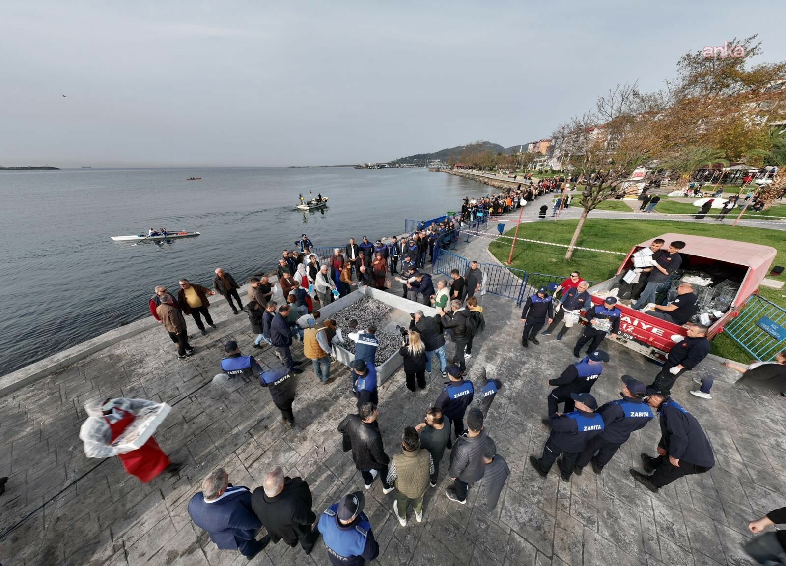 Karadeniz Ereğli’de 16. Hamsi Festivali başladı: 10 ton hamsi halka dağıtıldı