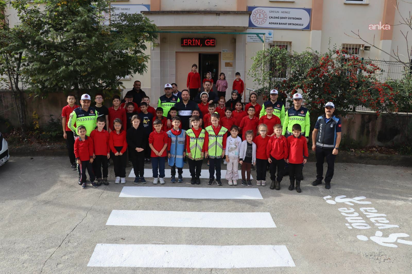 Giresun’da köy okullarına yaya geçidi ile güvenli ulaşım