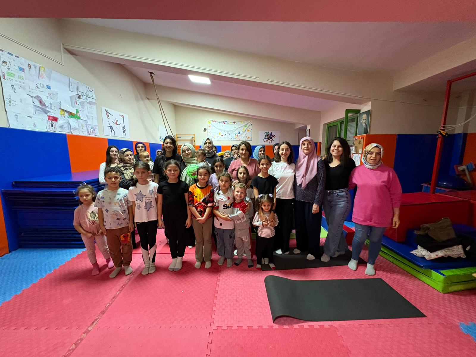 Burhaniye’de “Anne Kız Spordayız” etkinliği