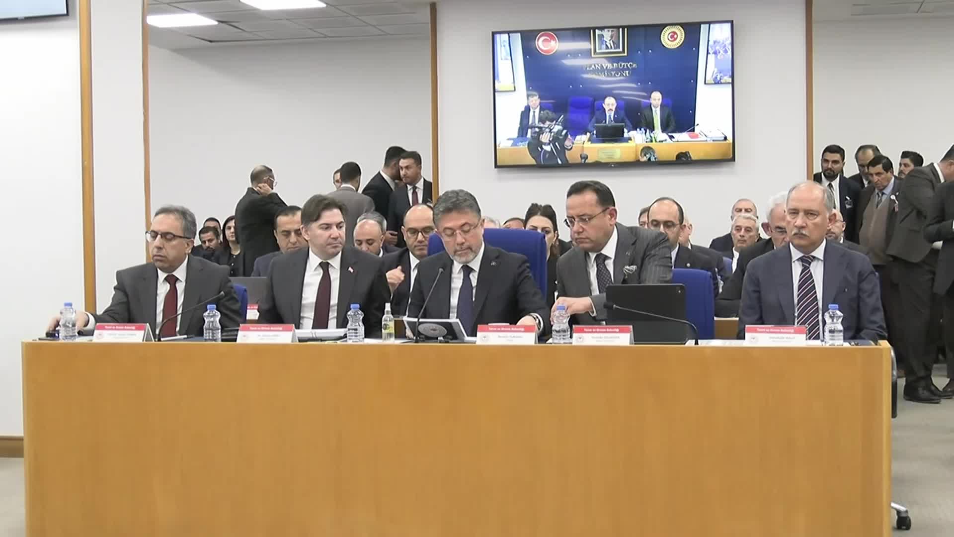 2026 bütçesi Plan ve Bütçe Komisyonu'nda... Bakan Yumaklı'dan Et ve Süt Kurumu iddialarına cevap: Devletin kasasından bu şirkete giden tek bir kuruş, bu şirketten alınan tek bir gram ürün yoktur