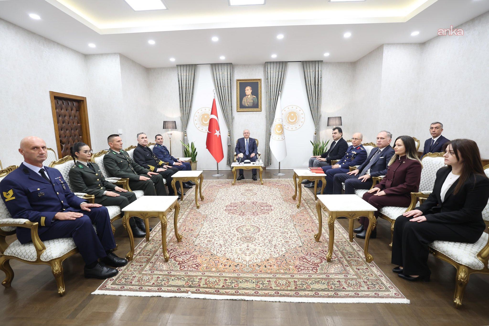 Milli Savunma Bakanı Güler, Bakanlık bünyesindeki öğretmenlerle bir araya gelerek Öğretmenler Günü’nü kutladı