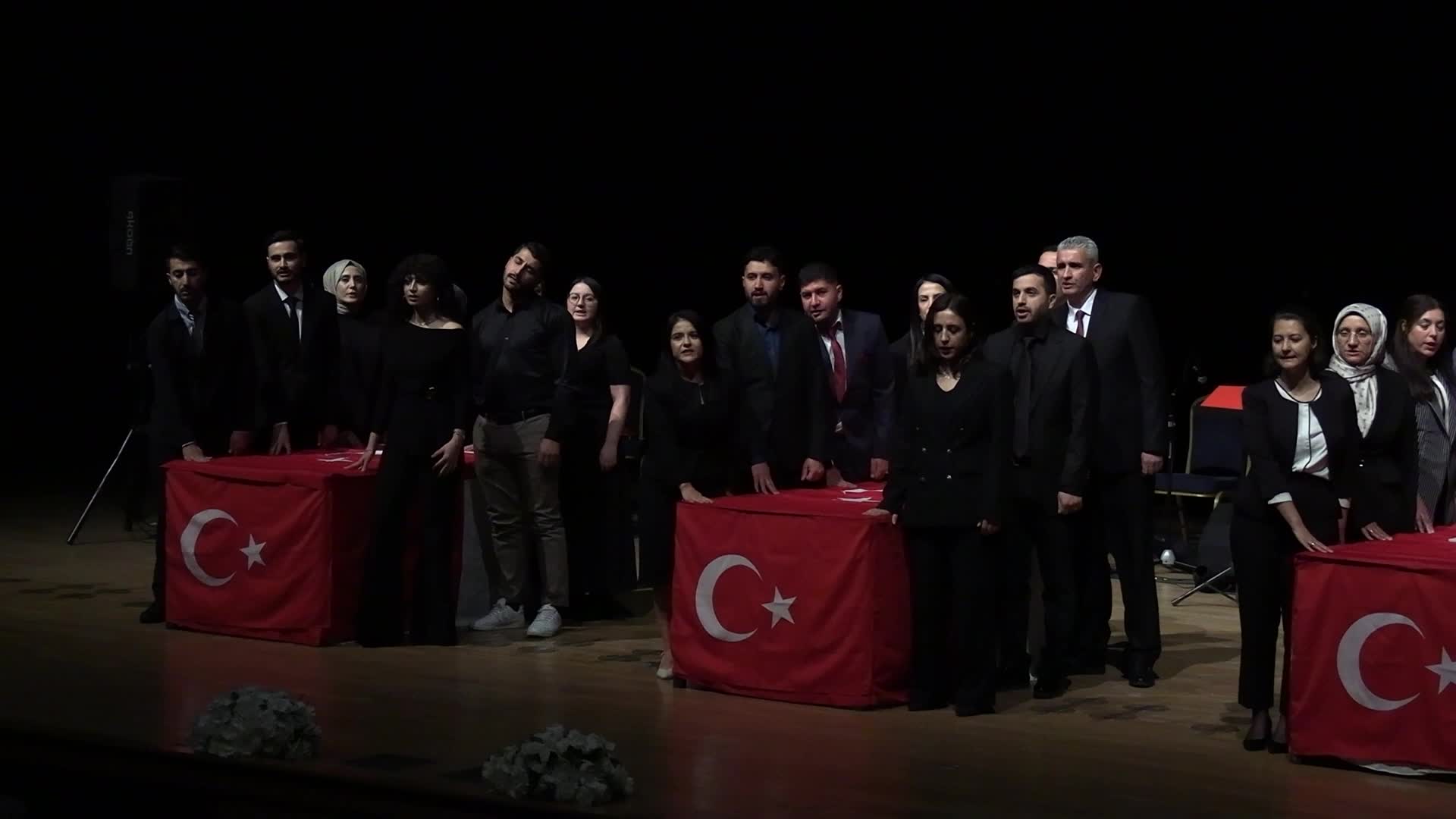 Diyarbakır’da 24 Kasım Öğretmenler Günü, konser ve halay etkinliğiyle kutlandı
