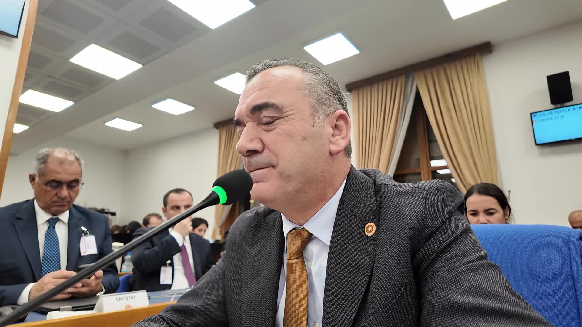 2026 bütçesi Plan ve Bütçe Komisyonu'nda... İYİ Partili Aydın'dan Bakan Yumaklı'ya kahverengi kokarca tepkisi: İnsan vücuduna zararlı olan canlıyı ilkokul çocuklarıyla nasıl muhataplandırıyorsunuz