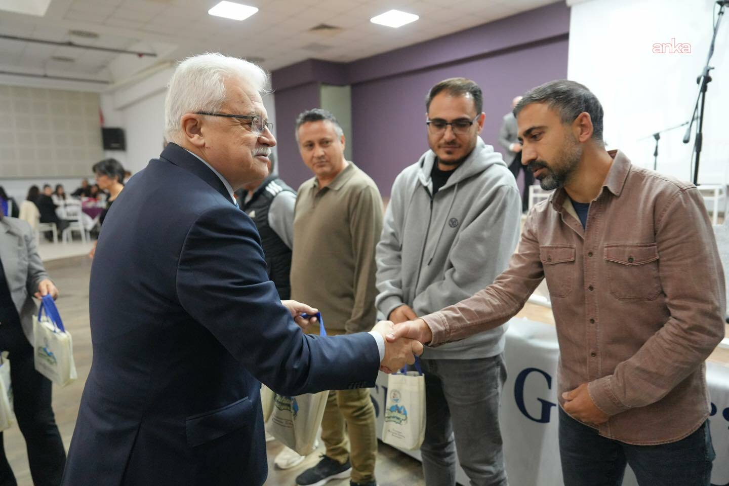 Burhaniye Belediyesi'nden öğretmenlere özel yemek programı