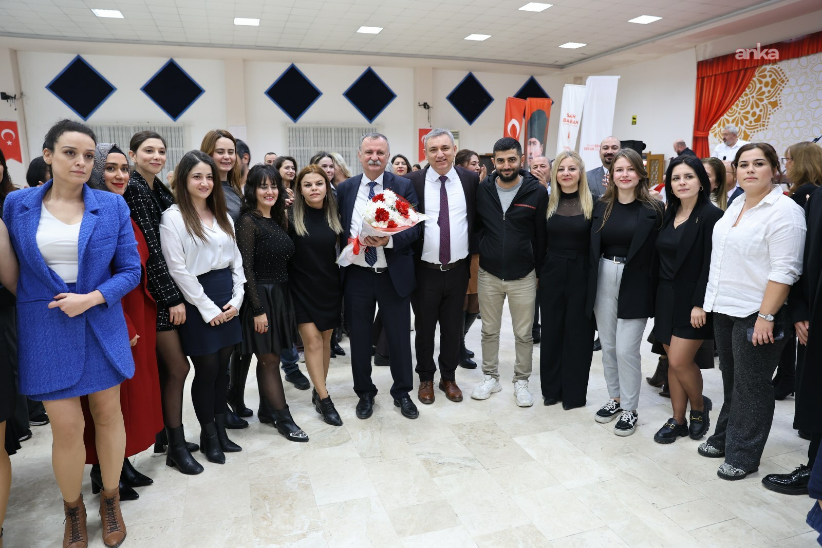 Yunusemre Belediyesi, bünyesinde görev yapan öğretmenleri bir araya getirdi
