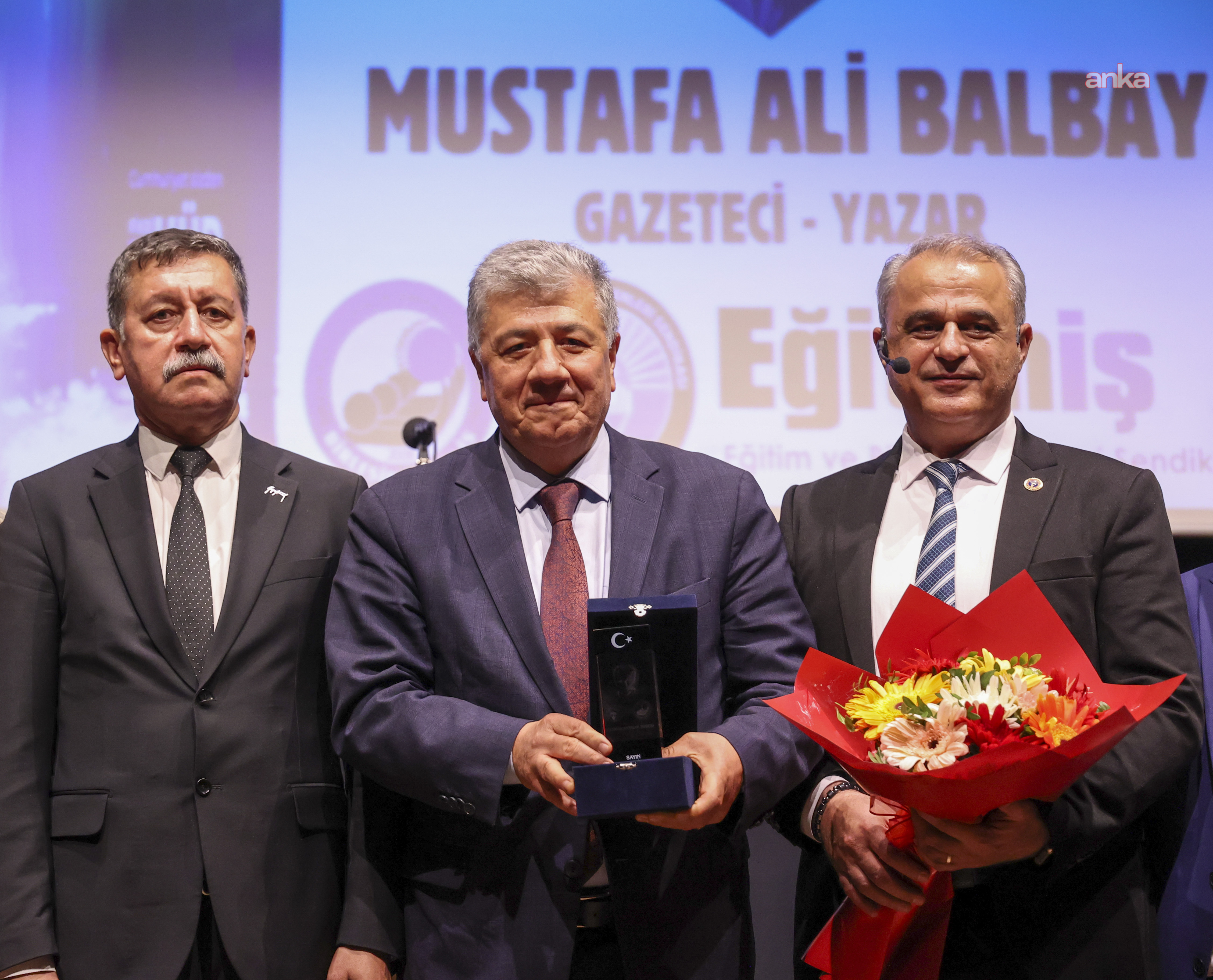 Antalya'da "17. Başöğretmen Atatürk Onur Ödülü" Mustafa Balbay’a verildi