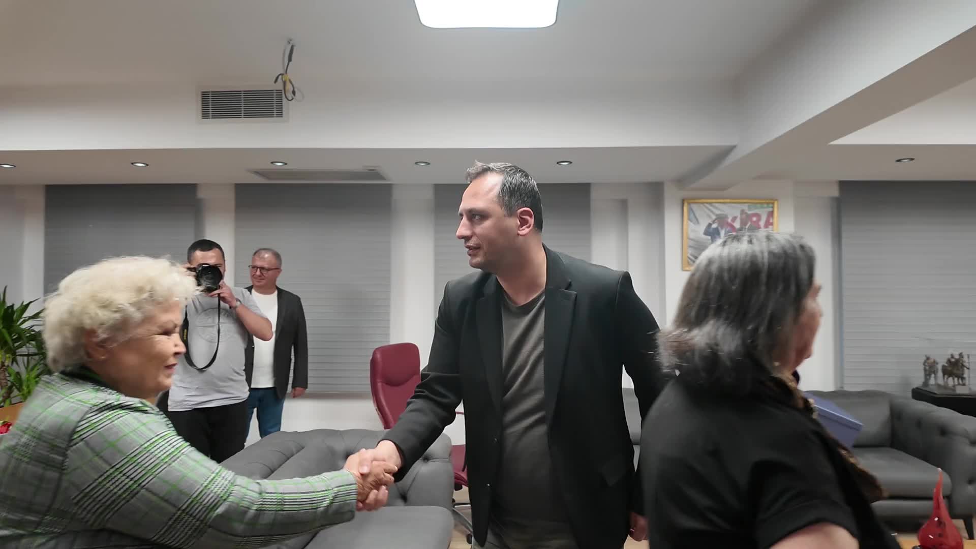 Türk Kadınlar Birliği Bornova Şubesi’nden Bornova Belediyesi'ne tarihi sürpriz