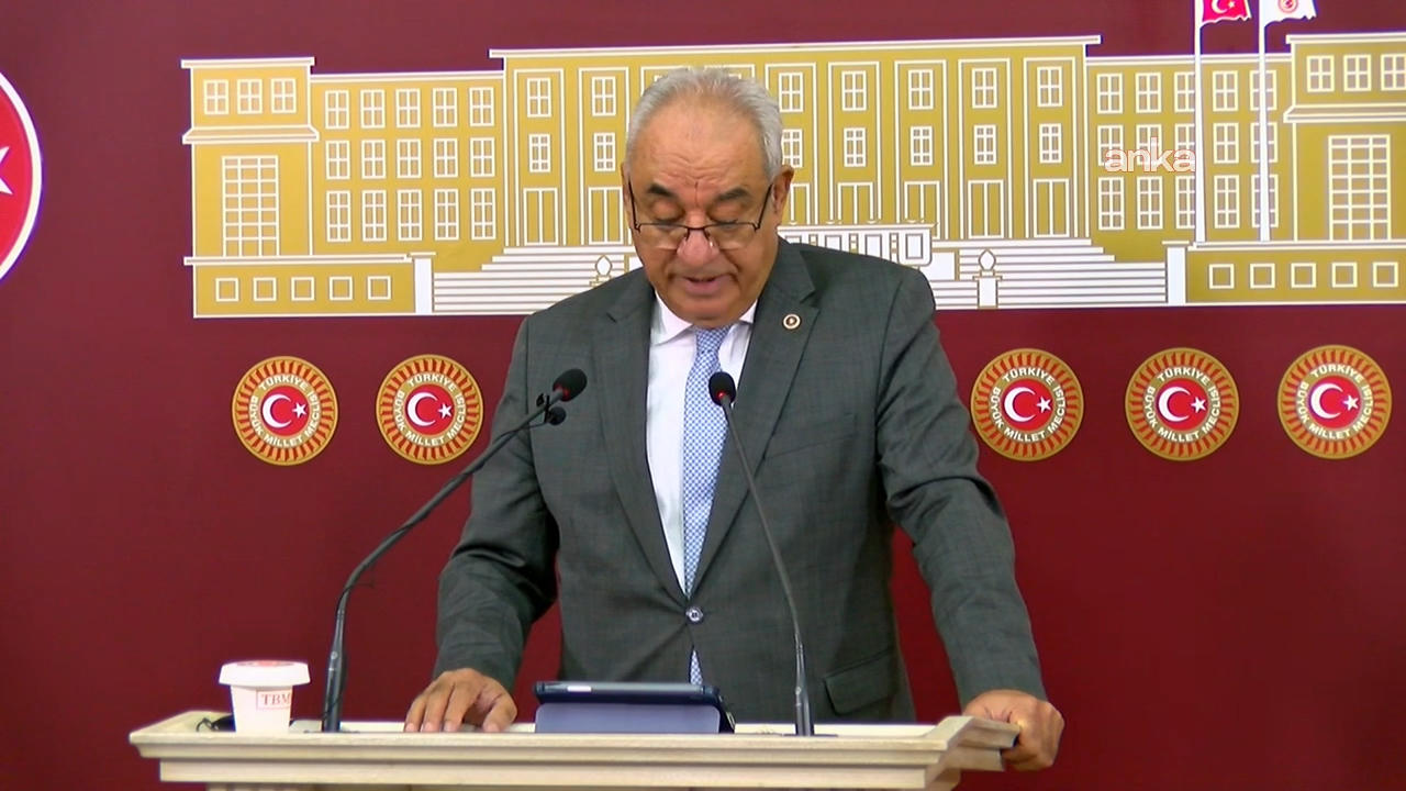 Önder Aksakal: "Üç milletvekilini bir vatan haininin ayağına götürmenin asil Türk milletinin şaşmaz terazisinde nasıl tartılacağını görüp yaşayacağız"