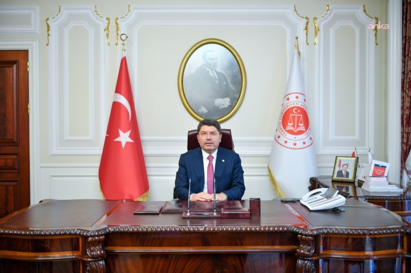 Bakan Tunç'tan Şanlıurfa Adalet Sarayı'ndaki patlamaya ilişkin açıklama: "Bir zabıt katibi bacağından yaralandı"