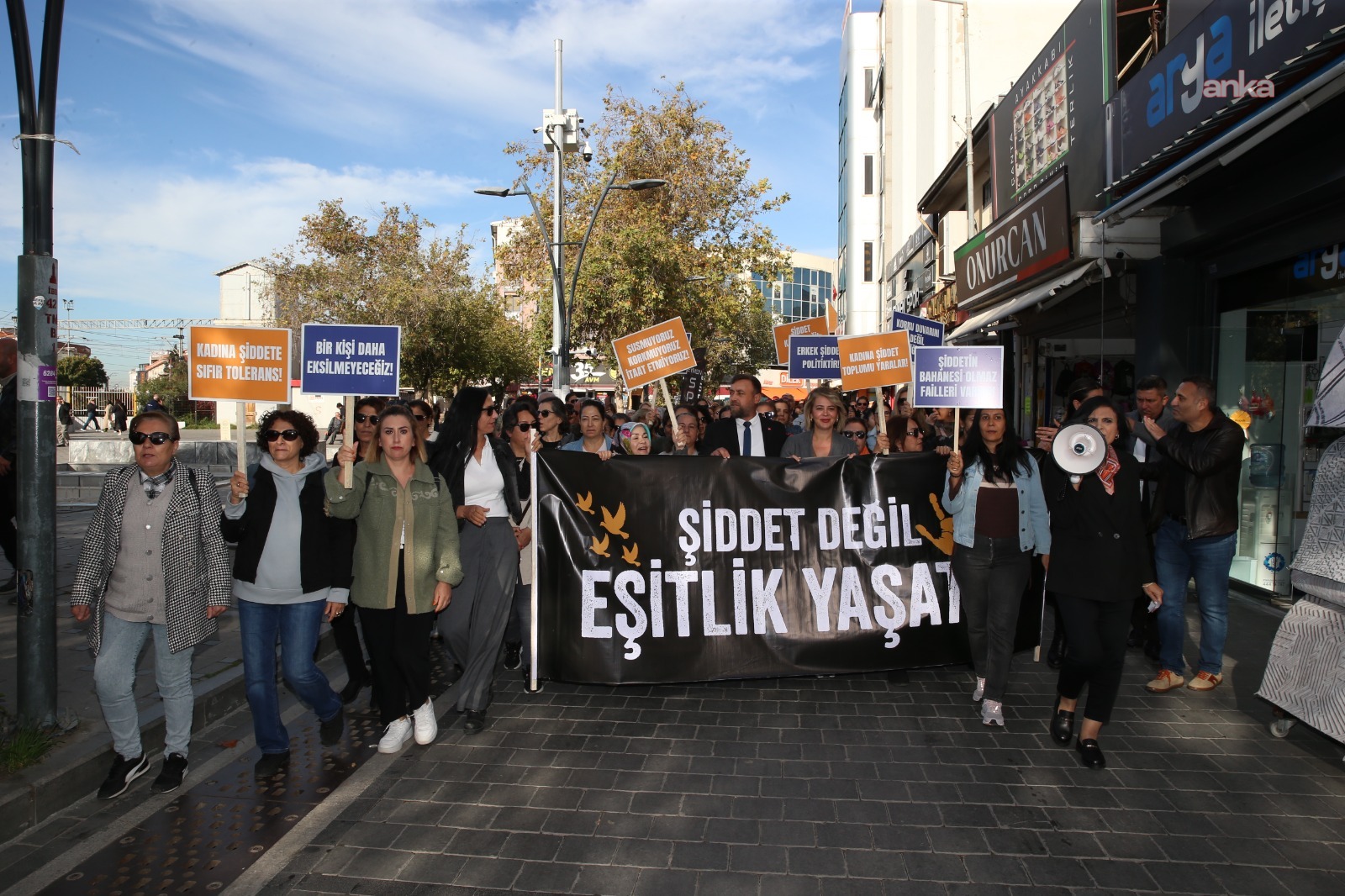 Çiğli’de kadınlar ‘Şiddete hayır’ dedi