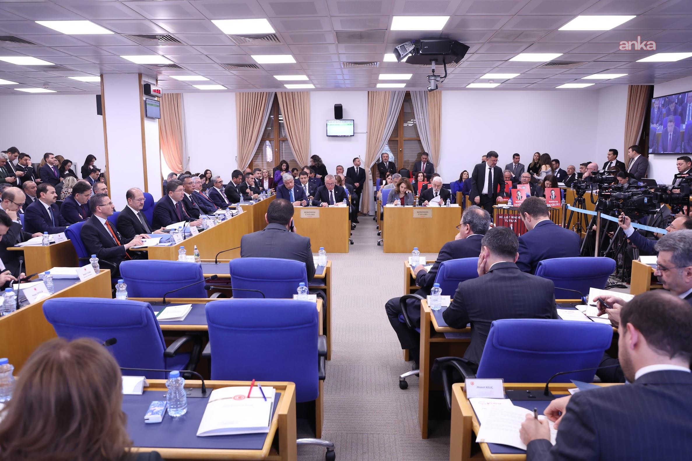 2026 bütçesi Plan ve Bütçe Komisyonu'nda... CHP'li Arı: Göreve başlayan hakimin ve savcının ilk durağının Cumhurbaşkanı'nın siyasi konuşmasını alkışlaması olamaz