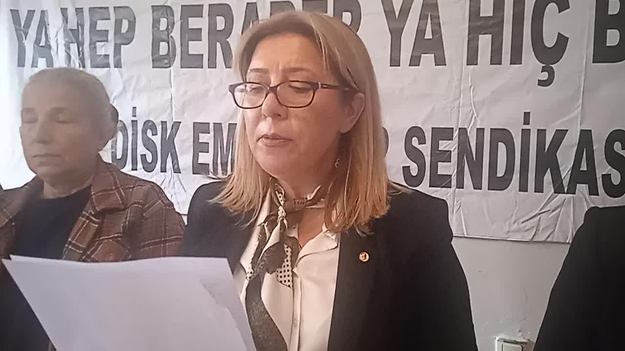 DİSK Emekli Sen Osmaniye Şubesi'nden 25 Kasım mesajı: "Hayatın her alanında, işyerinde, evde ve sokakta şiddet, taciz, eşitsizlik ve gericiliğe karşı birlikte direniyoruz"
