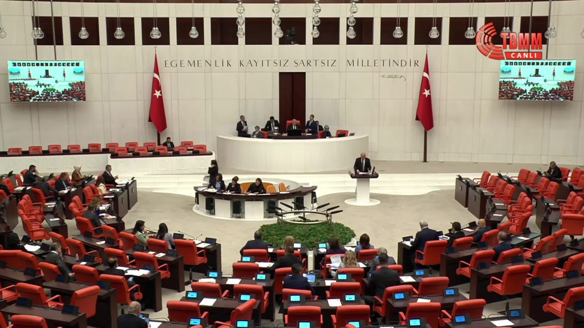 Turhan Çömez, Et ve Süt Kurumu Genel Müdürü Taylan'ın Türkiye'ye 1 milyarlık et ticareti belgelerini gösterdi, AK Partili Akbaşoğlu tepki gösterdi