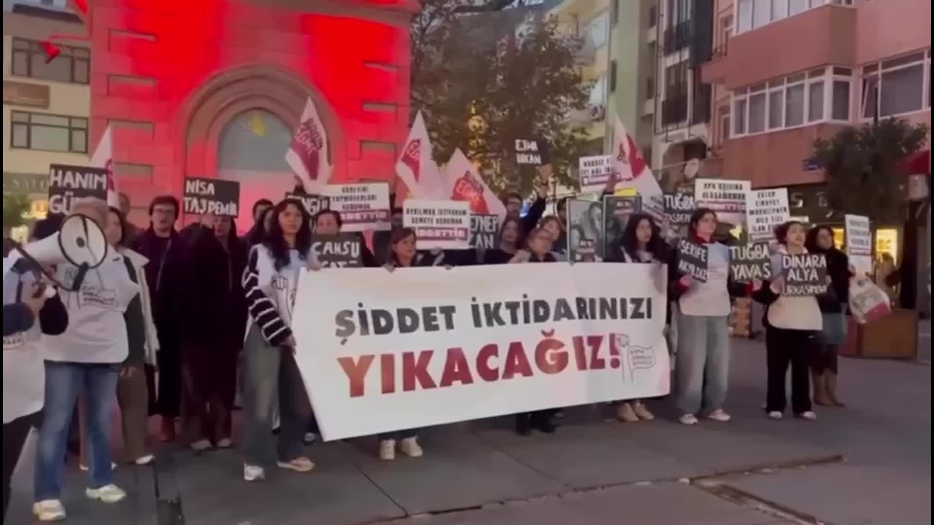 Kadın Dayanışma Komitesi üyesi kadınlar meydanları doldurdu: "Şiddet iktidarınızı yıkacağız"