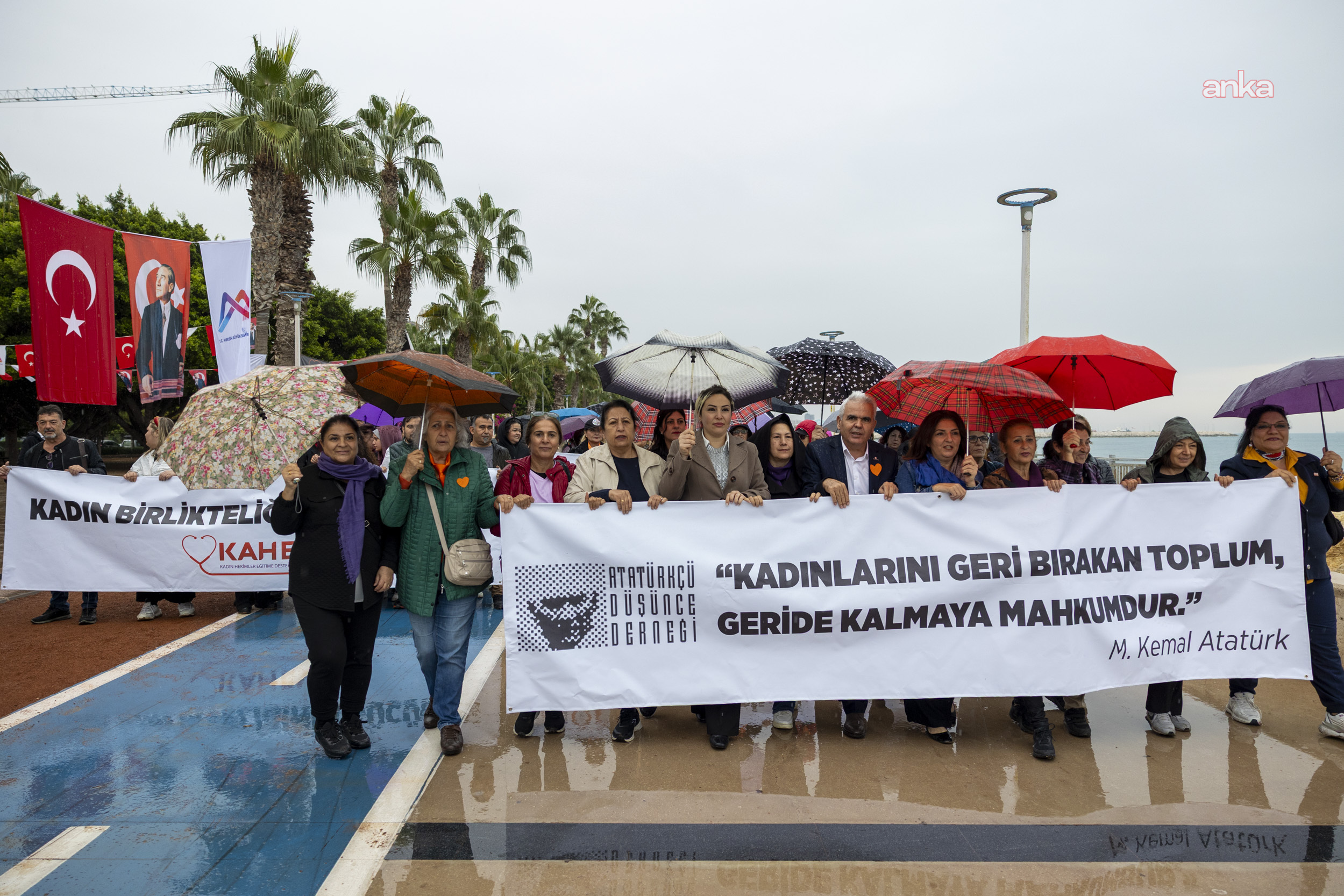 Mersin Büyükşehir Belediyesi'nden kadına yönelik şiddete karşı farkındalık etkinlikleri