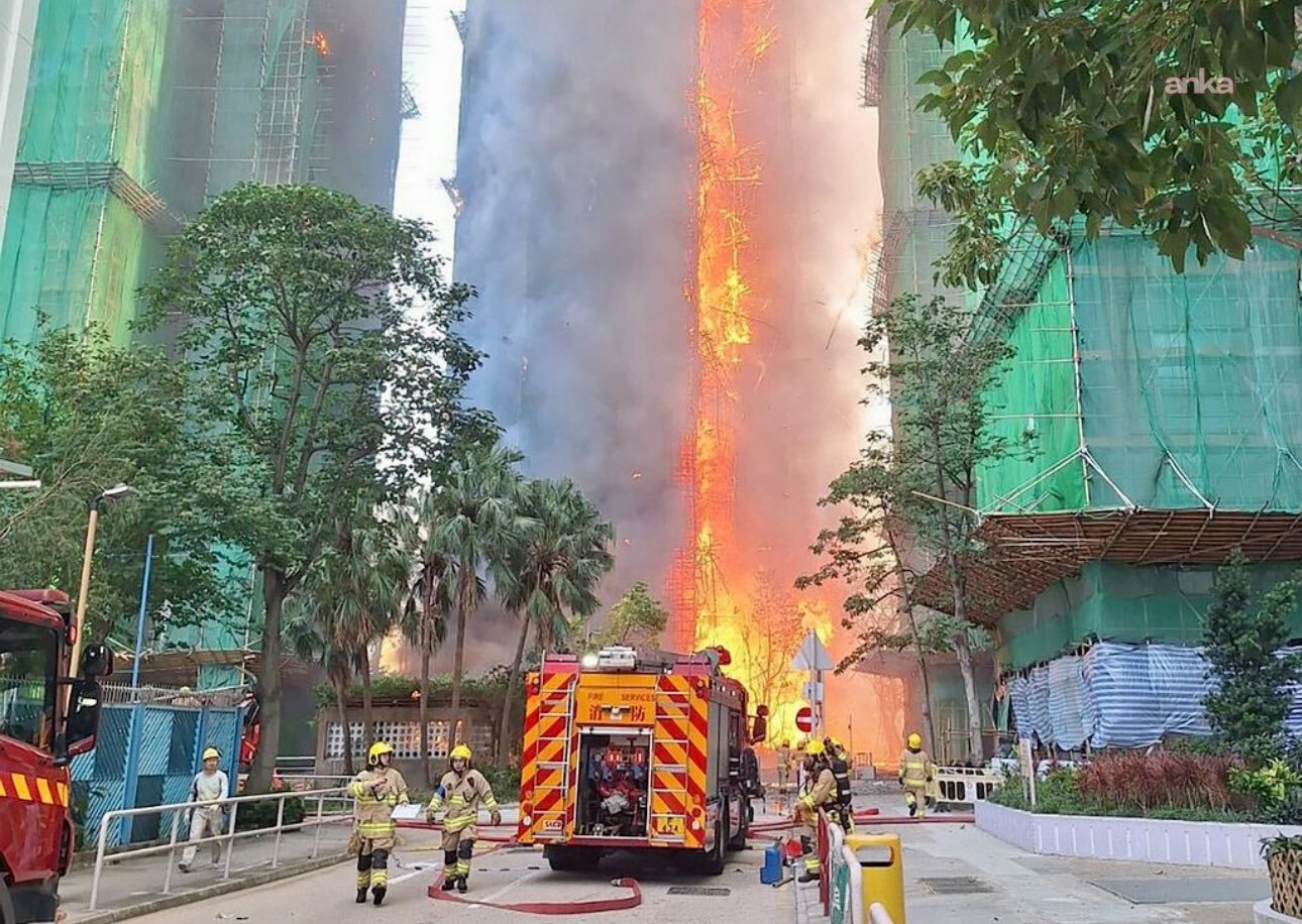 Hong Kong’da 31 katlı gökdelende yangın: 4 kişi hayatını kaybetti