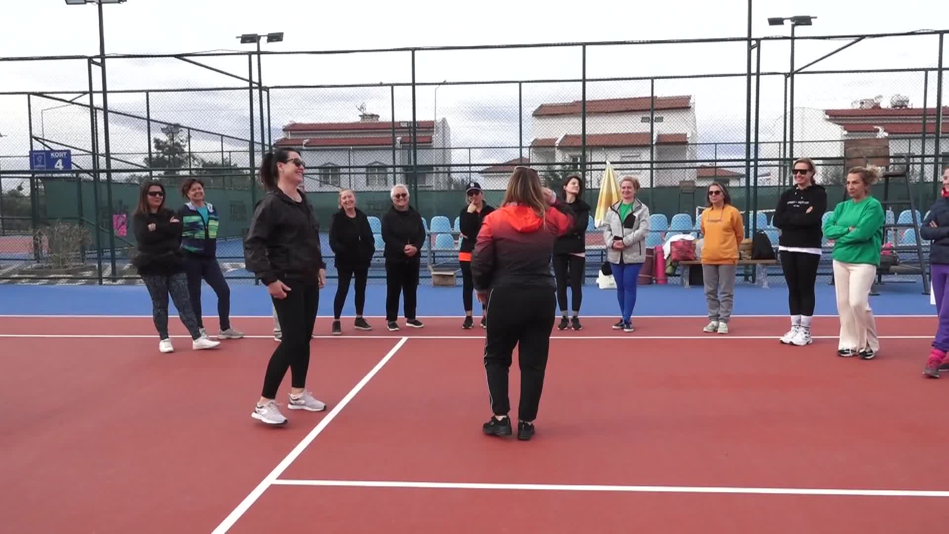 Kuşadası’nda kadınlara yakın savunma teknikleri eğitimi verildi