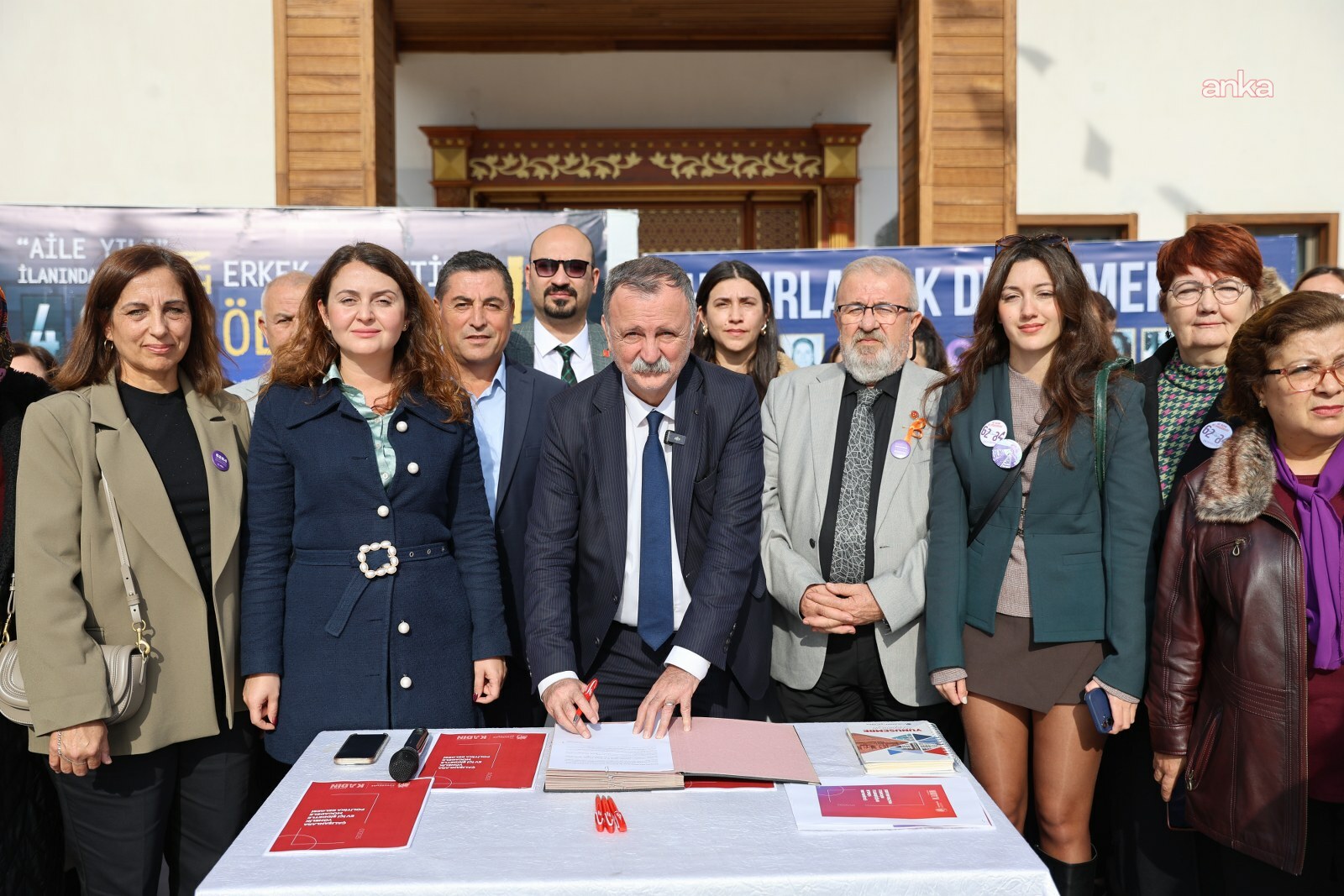Yunusemre Belediyesi, "Çalışanlara Yönelik Ev İçi Şiddetle Mücadele Politika Belgesi"ni imzaladı