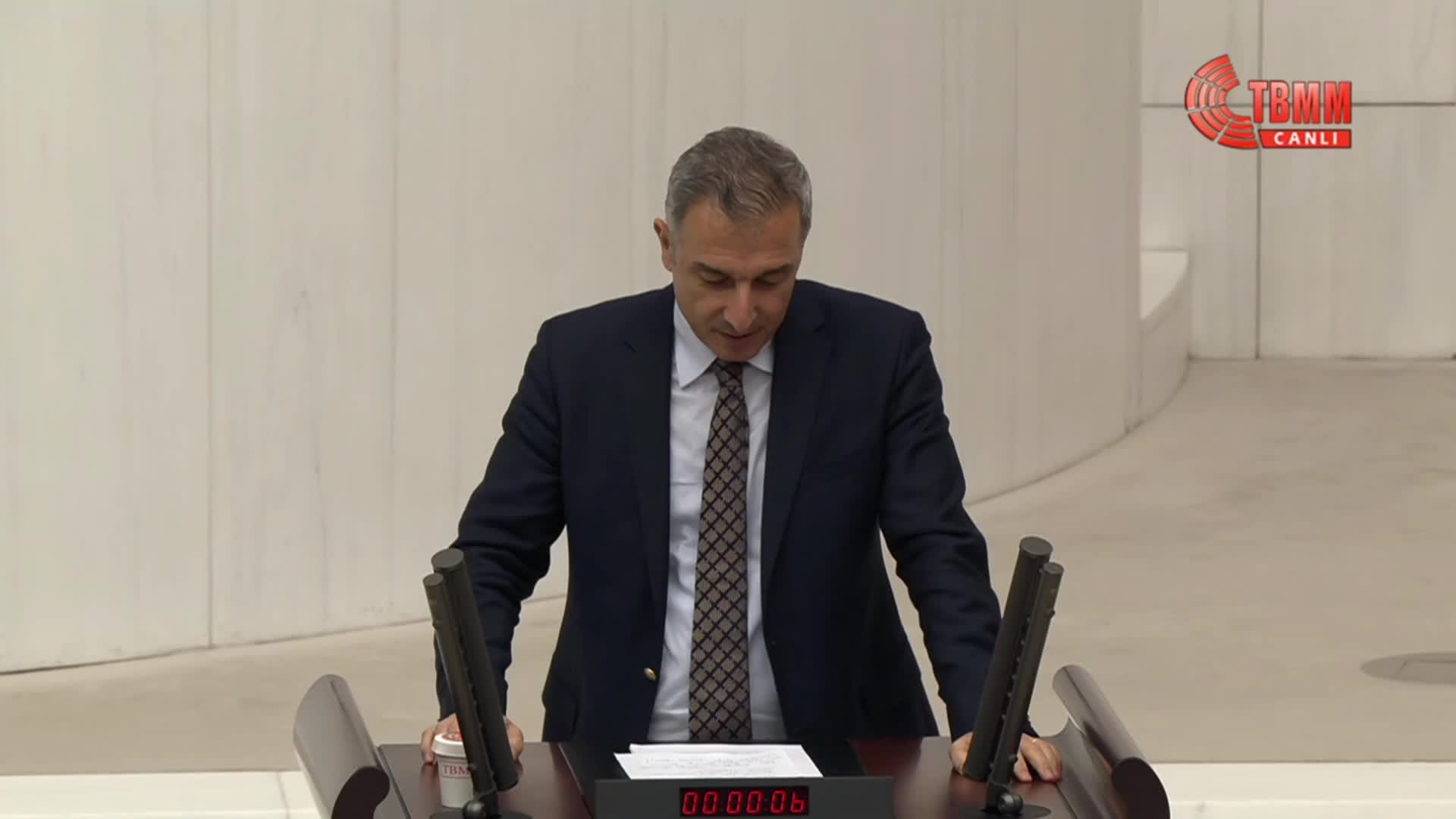 TBMM Genel Kurulu... Şeref Arpacı: Mehmet Şimşek, sıkı para politikasıyla vatandaşa aslan kesilirken kamu israfını önleme noktasında süt dökmüş kediye dönüyor