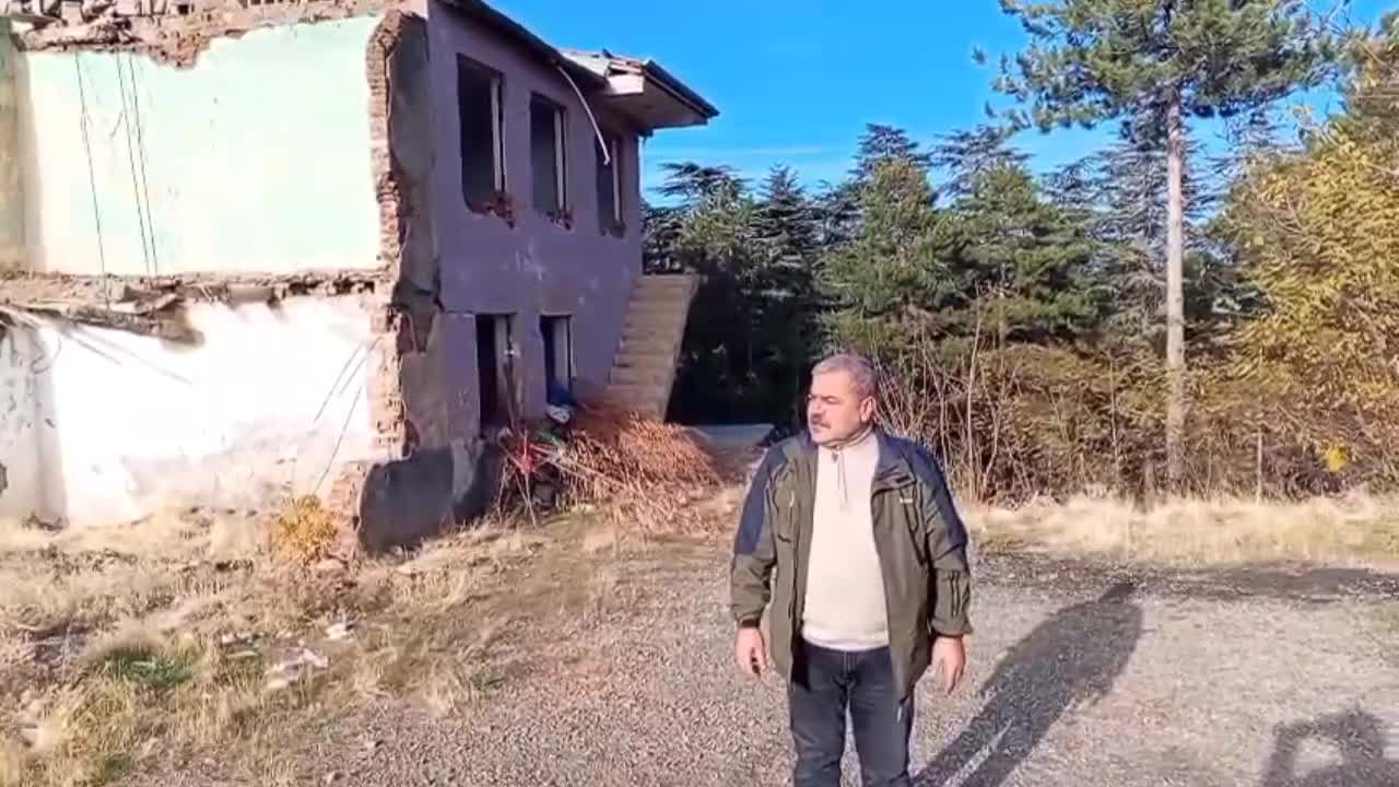 CHP Sivrice İlçe Başkanı Öztürk'ten depremde zarar gören Hazar Mahallesi'ne ilişkin iddia: "Mahallenin arsası değerlendi, TOKİ bu mahallede farklı projeler yapacak"