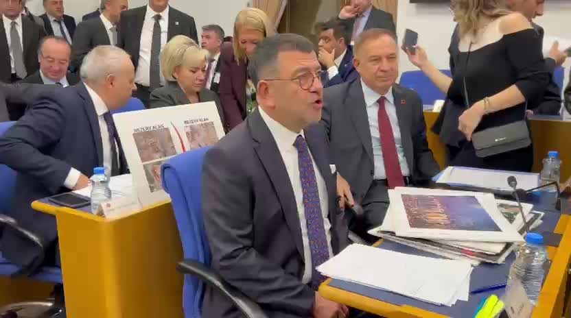 2026 bütçesi Plan ve Bütçe Komisyonu’nda… CHP'li Ağbaba'dan, Bakan Kurum'a: "Tüm siyasi partilerin olduğu ortak bir komisyon kuralım, su sorununu beraber yönetelim"