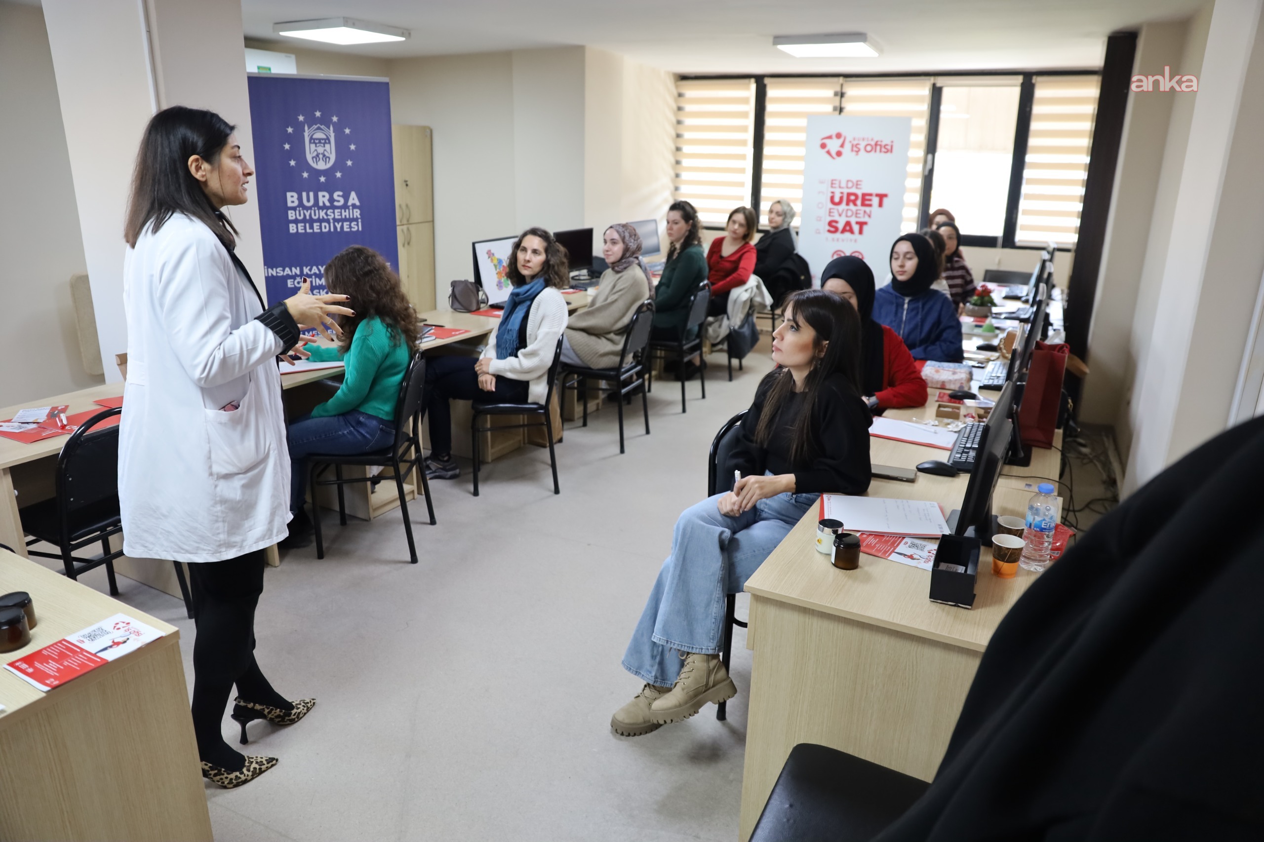 Bursa Büyükşehir Belediyesi kadınlara yönelik "Elde Üret Evden Sat" projesini hayata geçirdi