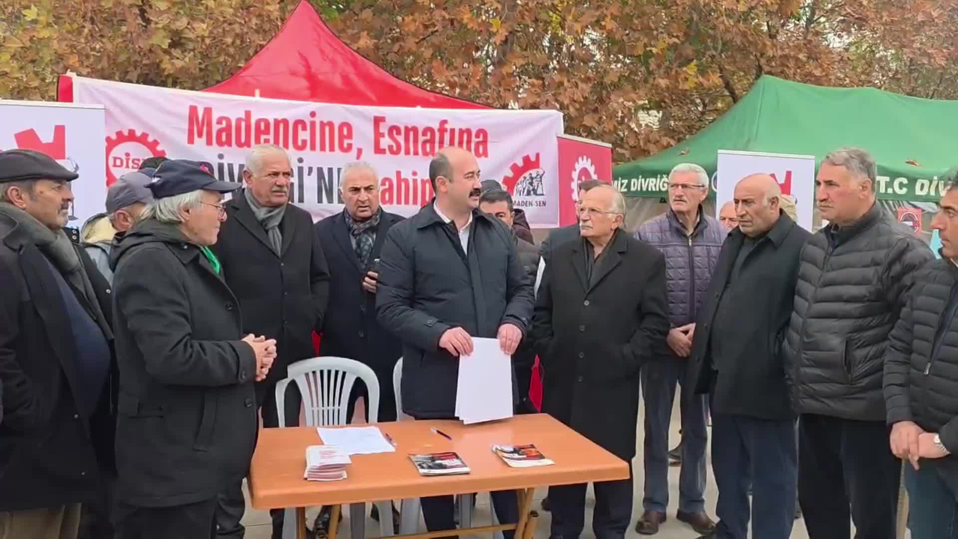 İşten çıkarılan Divriğili madencilerin başlattığı imza kampanyasına Belediye Başkanı Akbaş'dan destek: "İşçimize sahip çıkacağız"